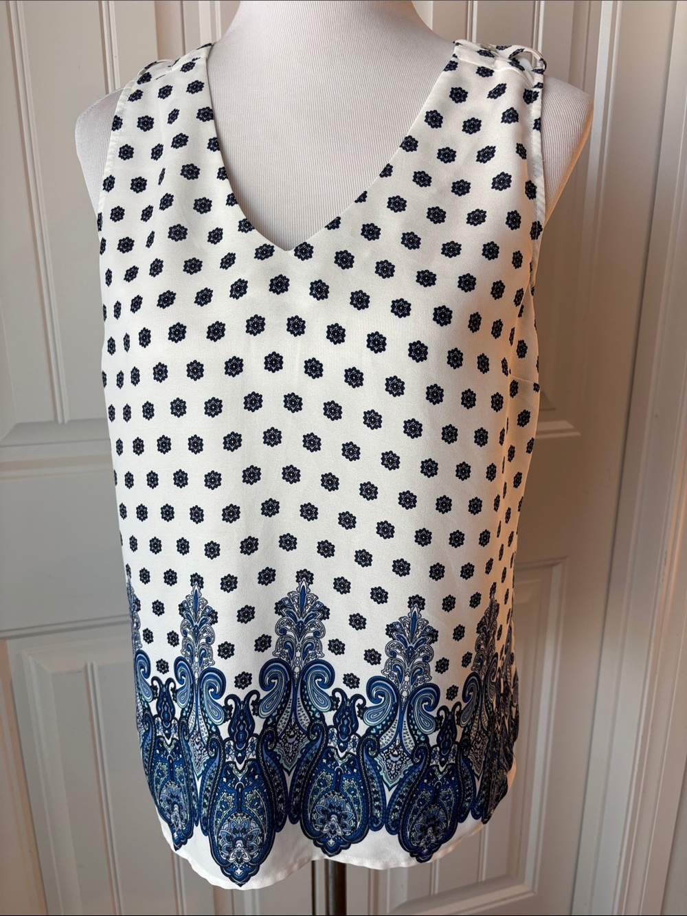 Women's White and Navy Printed V-Neck Sleeveless Top